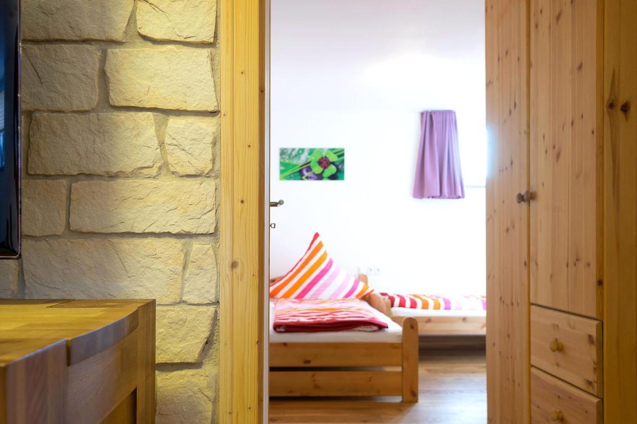Alpen-Hostel - Apartment Talstation Mit Motorradvermietung Memmingen Eksteriør billede