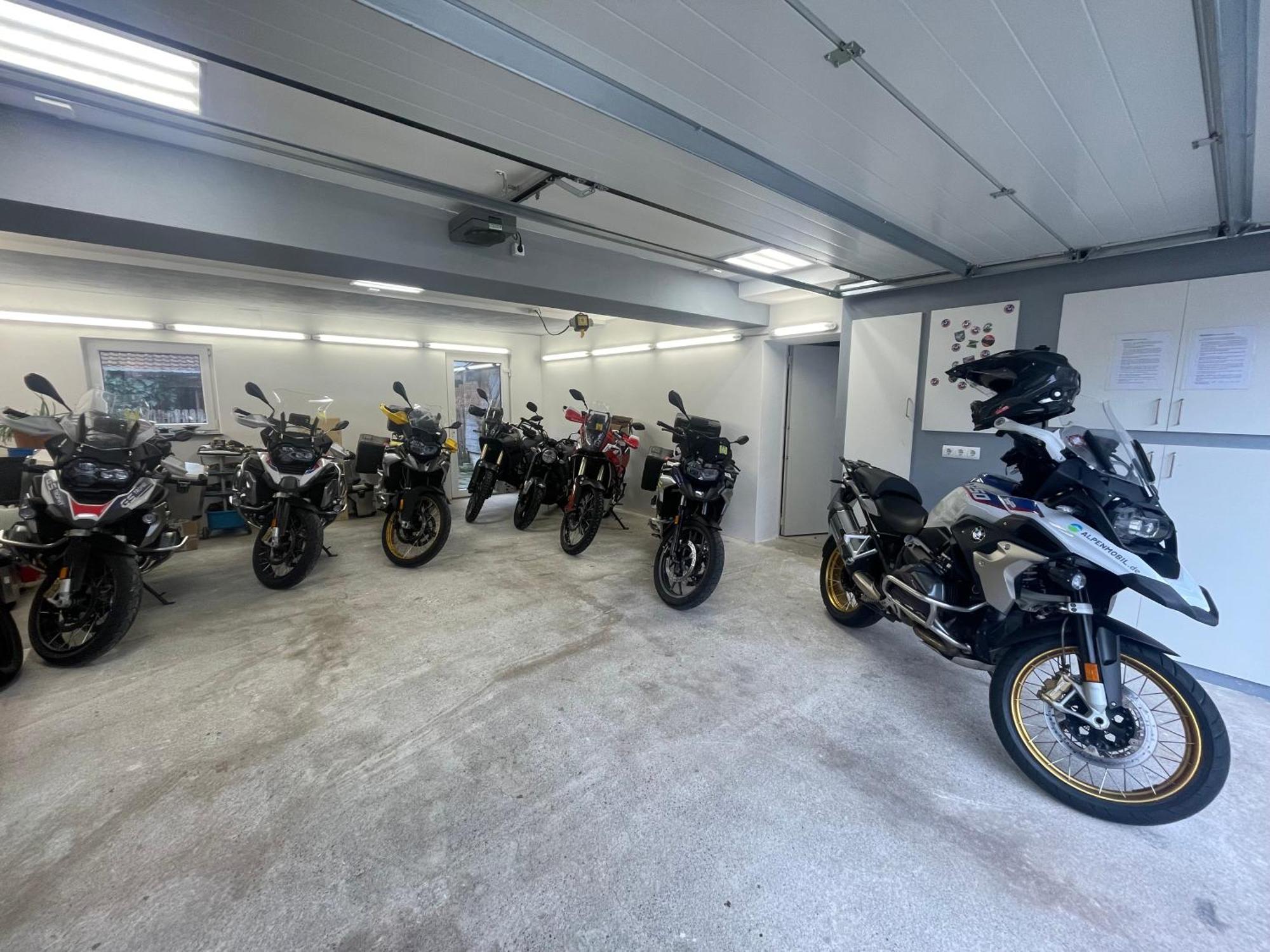 Alpen-Hostel - Apartment Talstation Mit Motorradvermietung Memmingen Eksteriør billede